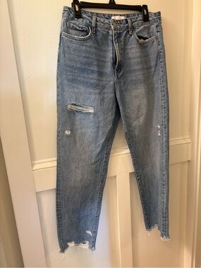 Vervet Women’s Slim Straight Light Blue Distressed Jeans
